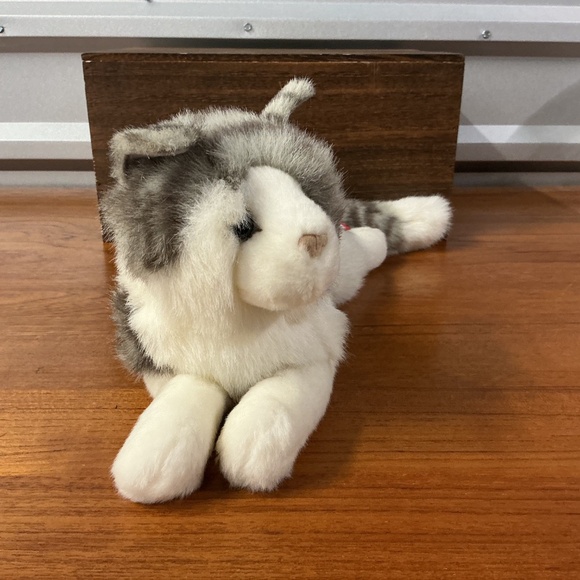 Douglas Cuddle Toy Gray Tabby Tuxedo Realistic Cat Plush Stuffed Animal - Picture 2 of 8
